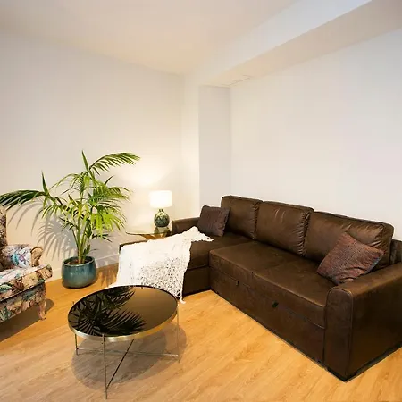 Graffiti Apartment *